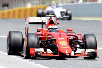 F1: Räikkönennek már megint semmi se jó