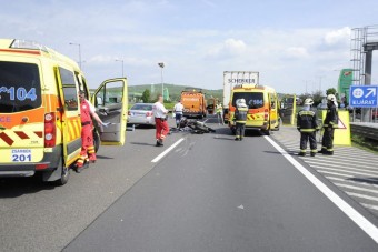 Dugó az M1-esen, három baleset történt