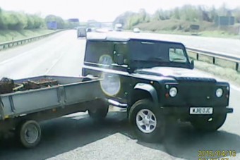 Ilyen, amikor az utánfutó csóválja az autót