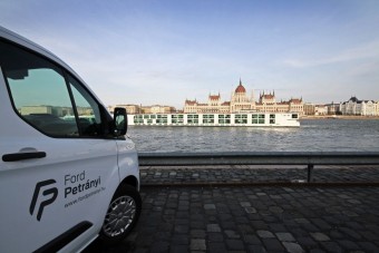 Fényképezőgép Ford furgonból