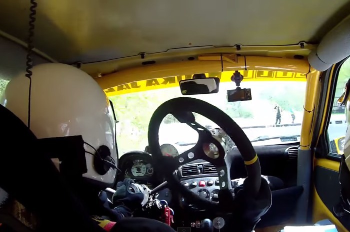 Kitört kormány sem állította meg a ralist