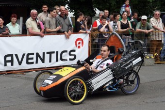 A műszakisok nyerték a léghajtású autók versenyét