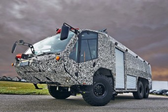 Kémfotókon a repülők földi őrangyala