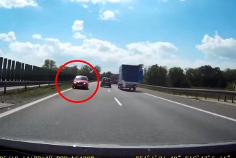 Szemben haladt a forgalommal egy őrült škodás