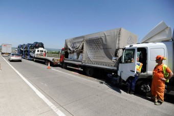 A nap képe - autószállító karambolozott az M0-son