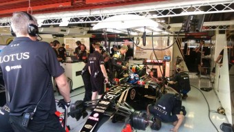 F1: Lotus-elsőség, Sauber-baleset a teszten