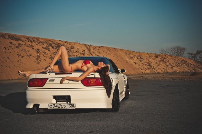 Kihívó hölgyek és izmos luxusautók 21 | Vezess Kihívó hölgyek és izmos luxusautók 21