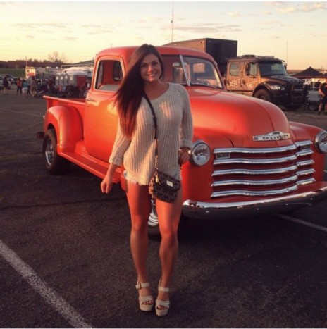 Kihívó hölgyek és izmos luxusautók 18 | Vezess Kihívó hölgyek és izmos luxusautók 18