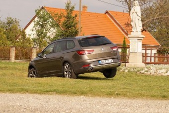 Az isten szerelmére: miért titkolja a SEAT a Leon terepkombi valódi árát?