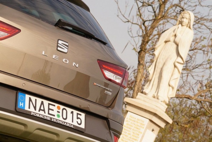 Az isten szerelmére: miért titkolja a SEAT a Leon terepkombi valódi árát? 12 Érdemes megvenni a benzinmotorral: tök jól megy és kis odafigyeléssel nyolc liter alatt el lehet vele járni