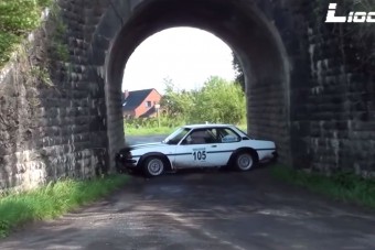 Ez a a raliversenyző úgy akadt el, mint még soha senki
