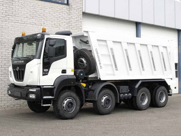 Ettől az évtől kezdve az Astra nehézkategóriás haszonjárművek is megvásárolhatók Magyarországon 