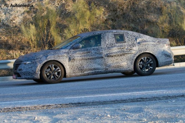 Szedán lesz a Renault új zászlóshajója 7