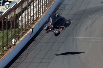 Hátraszaltó versenyautóval, 300 felett