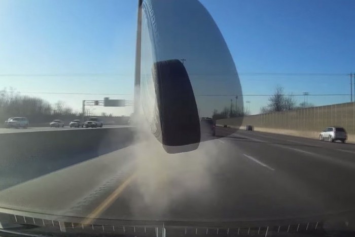 Így pusztítanak a menet közben leszakadó kerekek