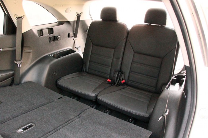 170 centiig élhető hely a harmadik sor is