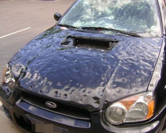 Ön ráfeküdne a kocsijára, hogy megvédje a jégesőtől? 10 | Vezess Ráfeküdt volna az imádott Subarujára?