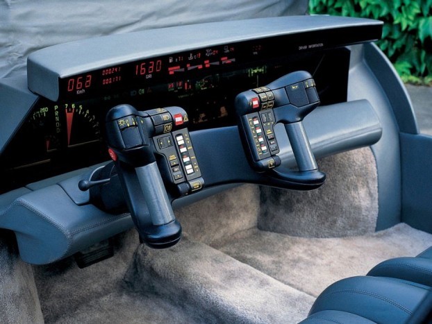 16 digitális csoda-műszerfal a nyolcvanas évekből 8 Oldsmobile Inca Ital Design (1986) - Repülőgépeket idéző kijelzők, és botkormány. Nehezen hihető, de ezt tényleg komolyan gondolták a nyolcvanas évek közepén, mivel több kutatás is azt mutatta, hogy a videojátékokon felnövő új generációnak bejön a joystick stílus. Tévedtek.