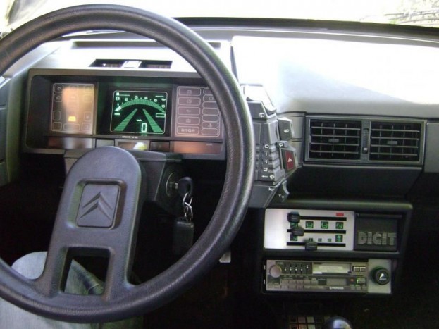 16 digitális csoda-műszerfal a nyolcvanas évekből 2 Citroen BX Digit - A BX digit a nyolcvanas évek közepén, 5000 példányban készült különkiadás volt. A ledek mellé távirányítós központi zár és digitális tuneres Pioneer rádió, valamint DIGIT feliratos hamutál járt.