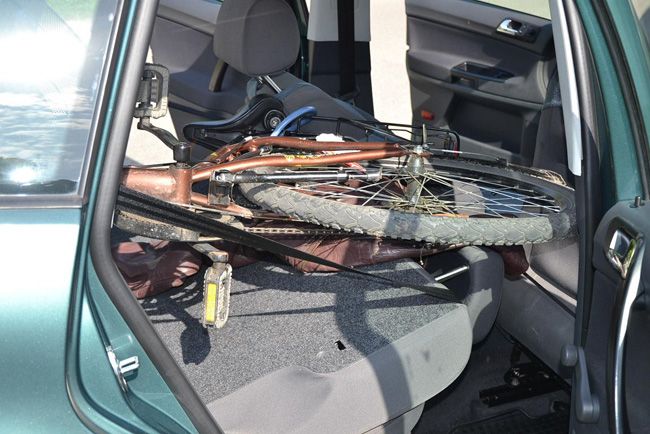 A rendőrök ébresztették az alvó autótolvajt