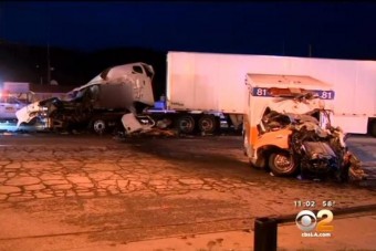 Mentőt rabolt, kamionnal ütközött