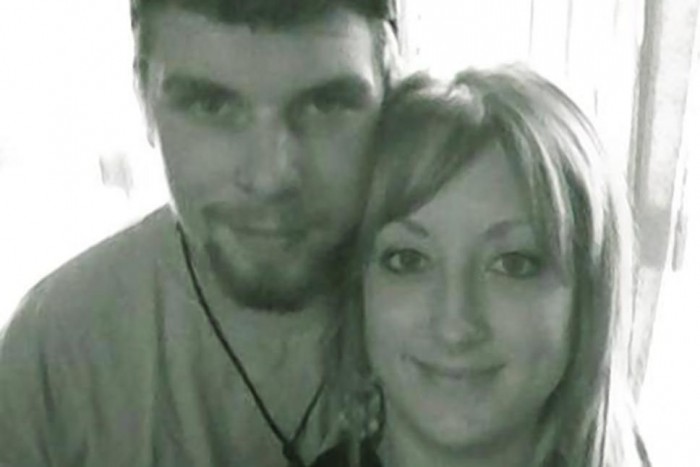 Ötéves fiával üldögélt a száguldó kocsi tetején 4 | Vezess Ötéves fiával üldögélt a száguldó kocsi tetején 4