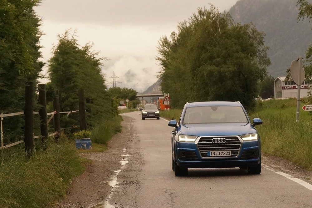 Alapáron xenon, felárért LED, még több felárért a látványos éjszakai fényshow-t produkáló mátrix LED fényszóró jár a Q7-hez