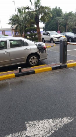 25 házi barkács, ami csak arra jó, hogy röhögj rajta 15 Mi a megoldás, ha nem vált be a ragasztószalag? Még több ragasztószalag!