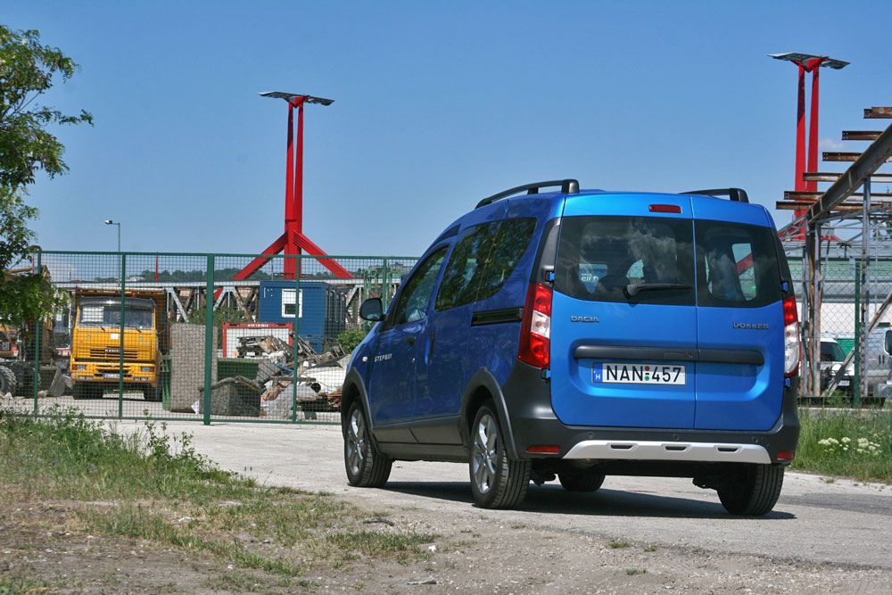 A Stepway fekete műanyag borításai minden oldalról jót tesznek a kinézetnek