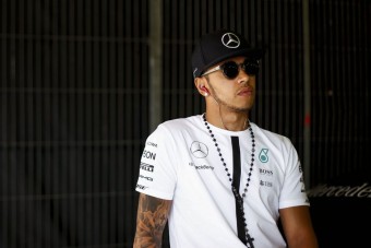 F1: Hamilton alig hiszi, hogy Sennához közelít