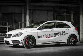 Akár 702 lóerő az AMG modellekbe