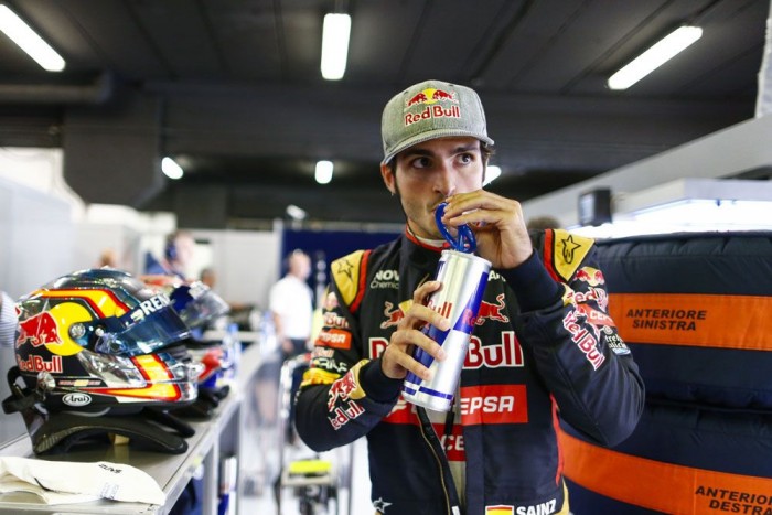 A sapkájával “zsarolták” az F1-pilótát 1