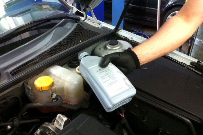 Mercedes fékolajat kap a Saab