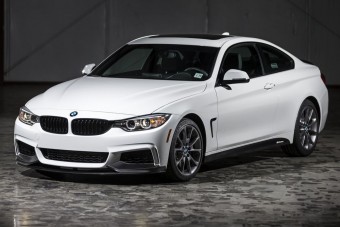 Utcai versenyautó-féleség a BMW-től