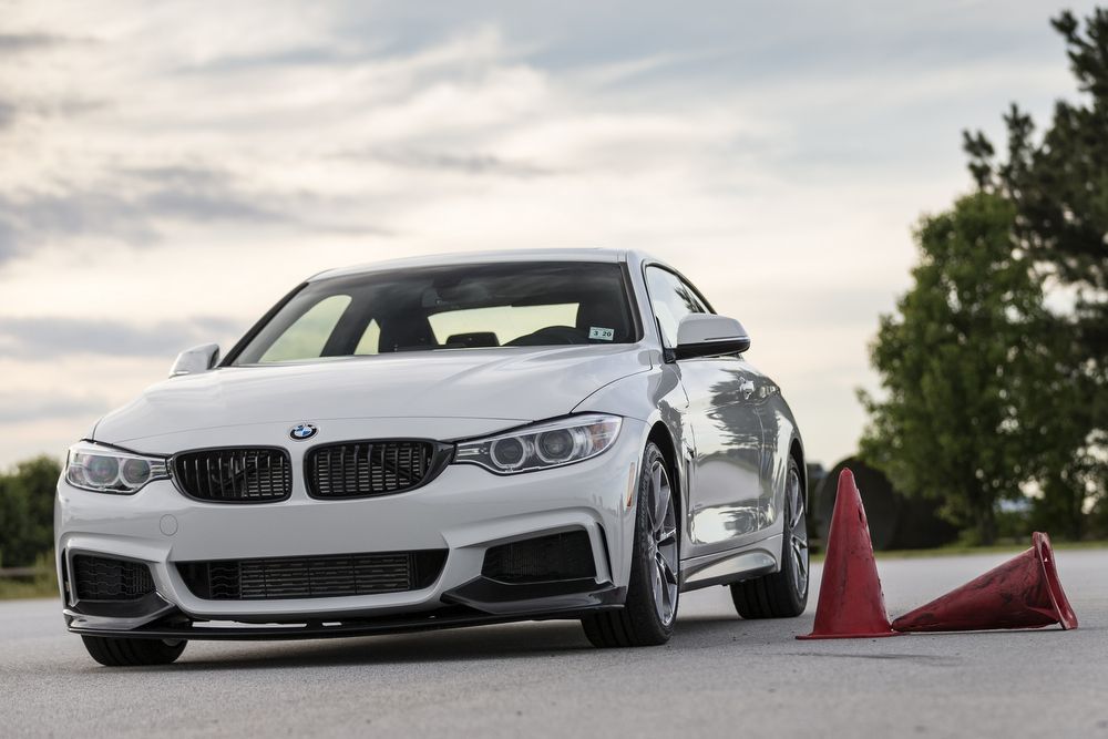 Utcai versenyautó-féleség a BMW-től 8