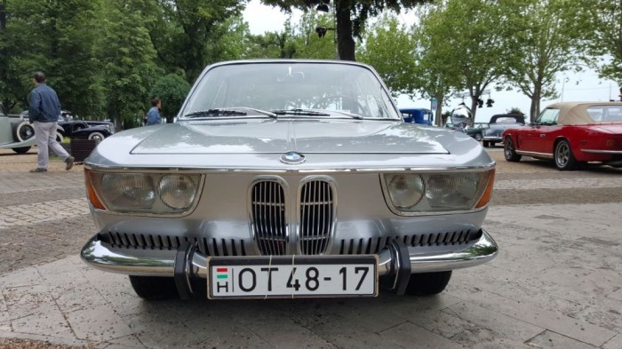 BMW 2000 CS - 2.0 literes sornégyes motorral, 120 lóerővel.