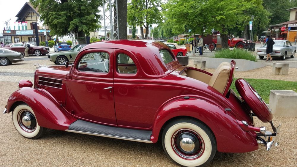 Az igazi anyósülést a Ford Model A prezentálj 1931-ből.