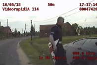 Autós üldözés: 200 fölött sem vette el a rendőr, csúnya vége lett 4
