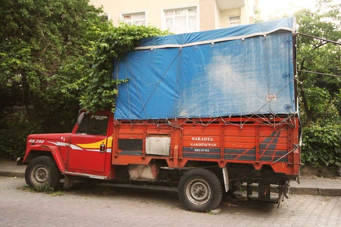 Törökország egy végtelen Monty Python jelenet 6 | Vezess Igazi zöld autó. A tetejét már belepte a gaz