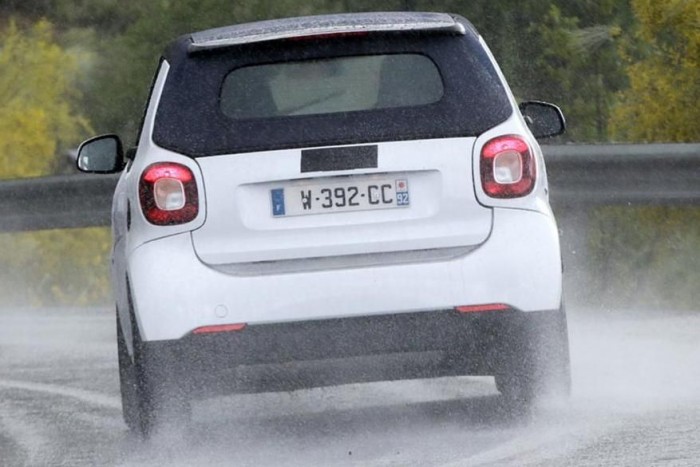 Ledobja tetejét a Smart Fortwo 2 Ledobja tetejét a Smart Fortwo 2