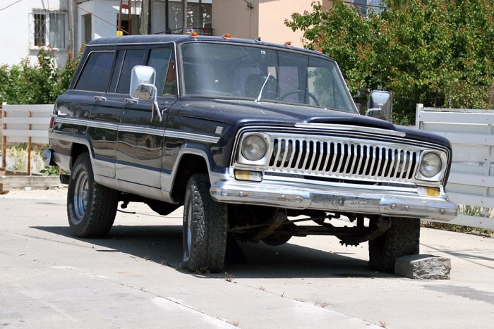 Attila lefejelt egy törököt 8 | Vezess Láthatóan a rögzítőfékkel lehetnek bajok. Meg a guminyomással is.