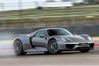 Visszahívják a világ egyik legkívánatosabb autóját