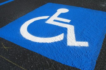 Teherautó gázolt kerekesszékest Budapesten