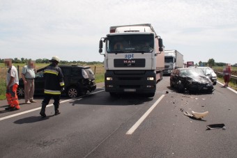 Balesetsorozat az M1-esen