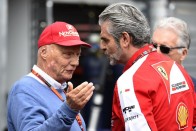 F1: Büntetés, mozdul a fél mezőny 32