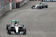 F1: Büntetés, mozdul a fél mezőny 46