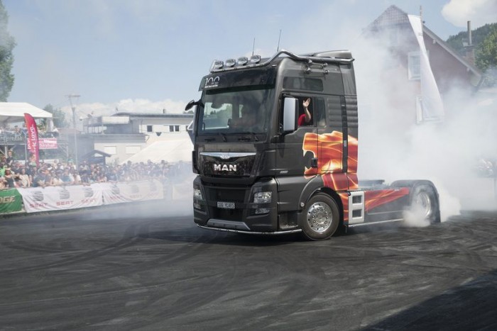 Driftelni márpedig nyergesvontatóval is lehet