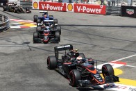 F1: Grosjean szándékosan küldte falnak Verstappent? 76