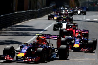 F1: Pilótacsere jöhet a Red Bullnál