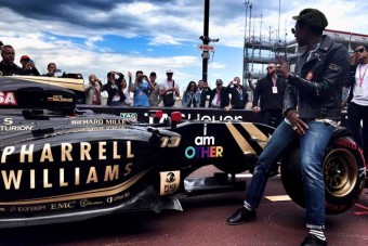 F1: A Lotus lenyúlta Hamilton haverját